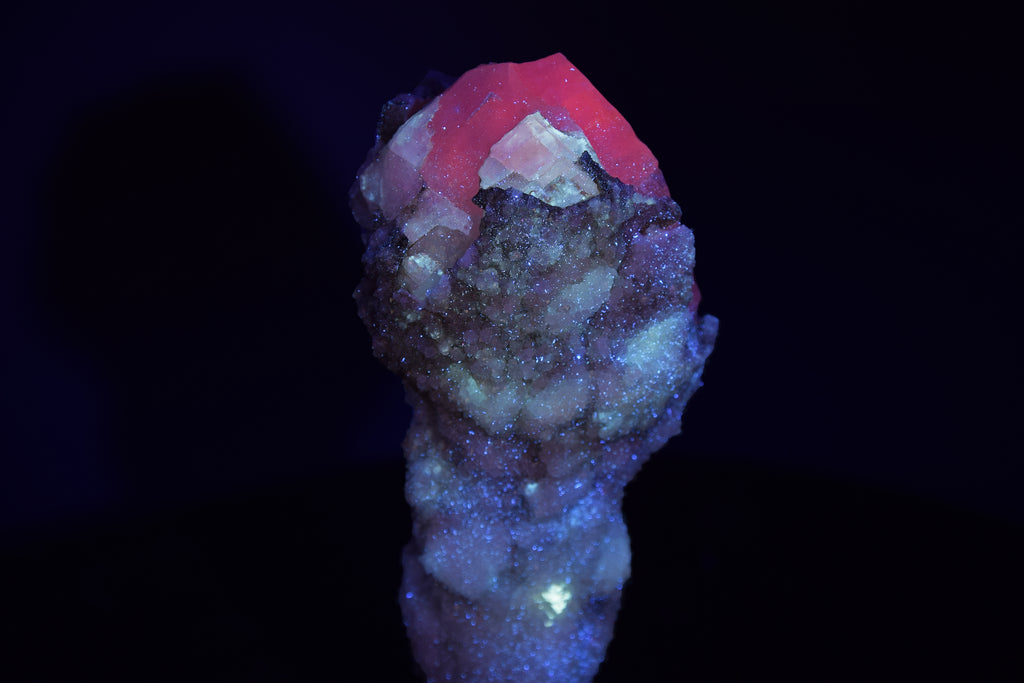 Calcite (UV) & Quartz - Lesotho (Large Cabinet; 16.5 x 7.5 x 6.4 cm; 597 g)