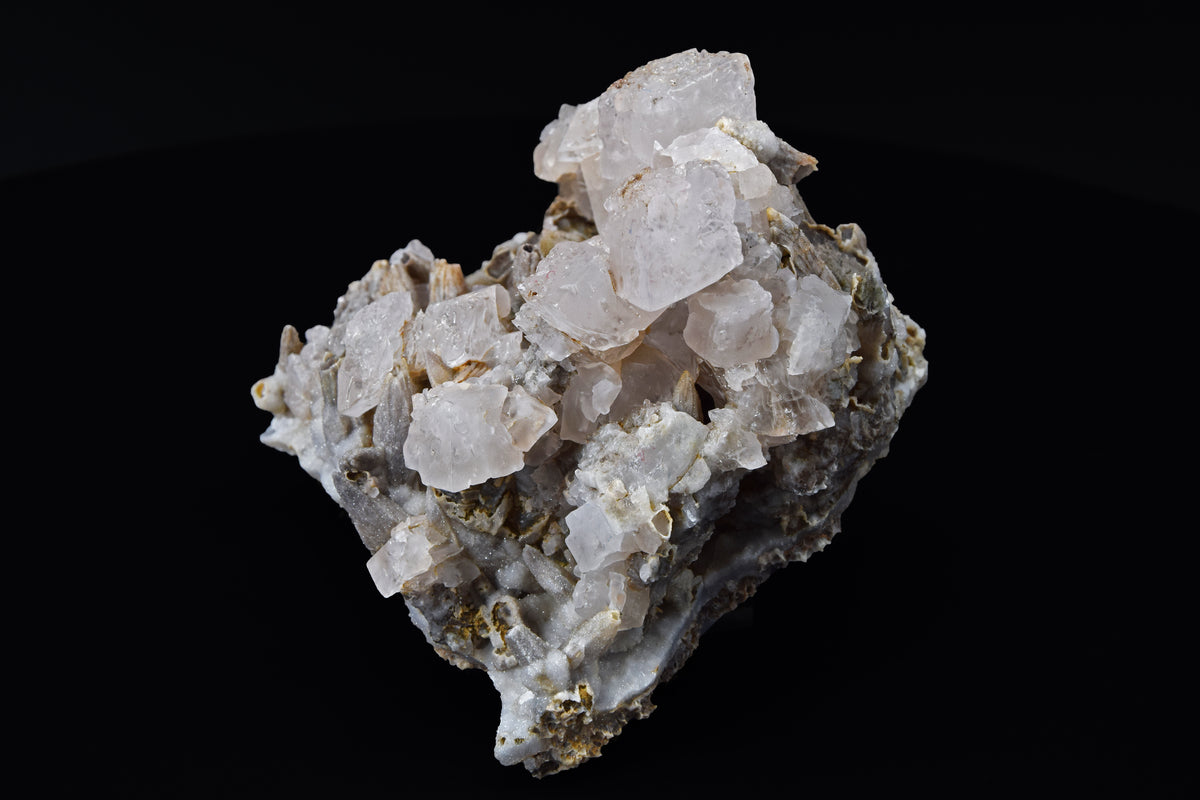 Calcite (UV) & Quartz sur pseudomorphes de calcite - Lesotho (Cabinet; 11.4 x 10.2 x 8.4 cm; 681 g)