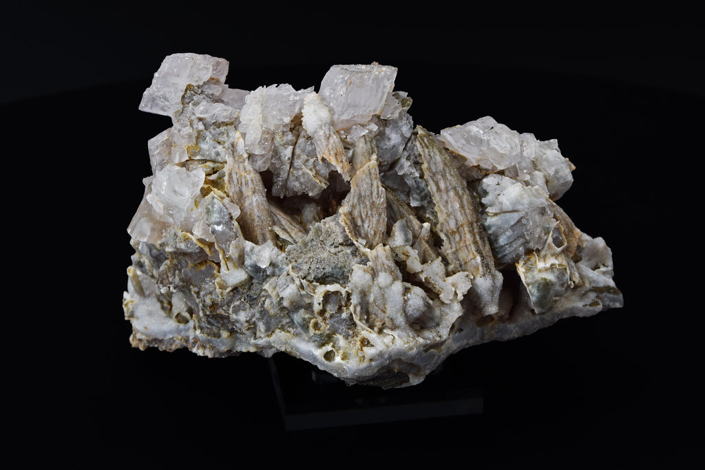 Calcite (UV) & Quartz sur pseudomorphes de calcite - Lesotho (Cabinet; 11.4 x 10.2 x 8.4 cm; 681 g)