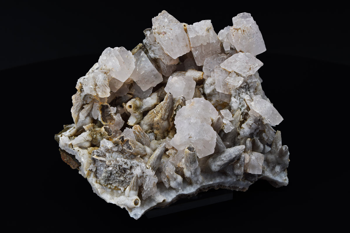 Calcite (UV) & Quartz sur pseudomorphes de calcite - Lesotho (Cabinet; 11.4 x 10.2 x 8.4 cm; 681 g)
