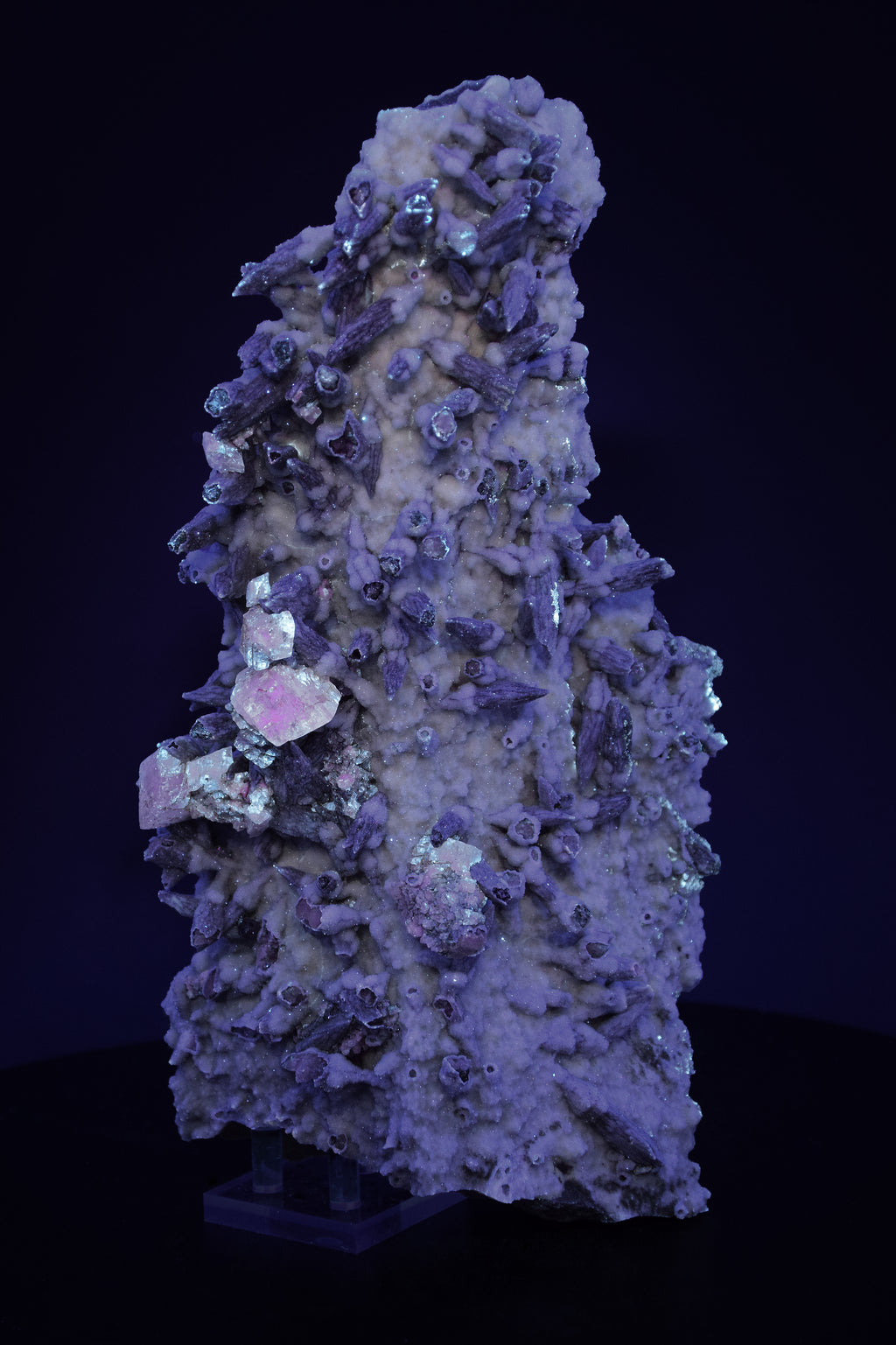 Calcite (UV) & Quartz sur pseudomorphes de calcite - Lesotho (Very Large Cabinet; 30 x 15.5 x 8.5 cm; 2724 g)