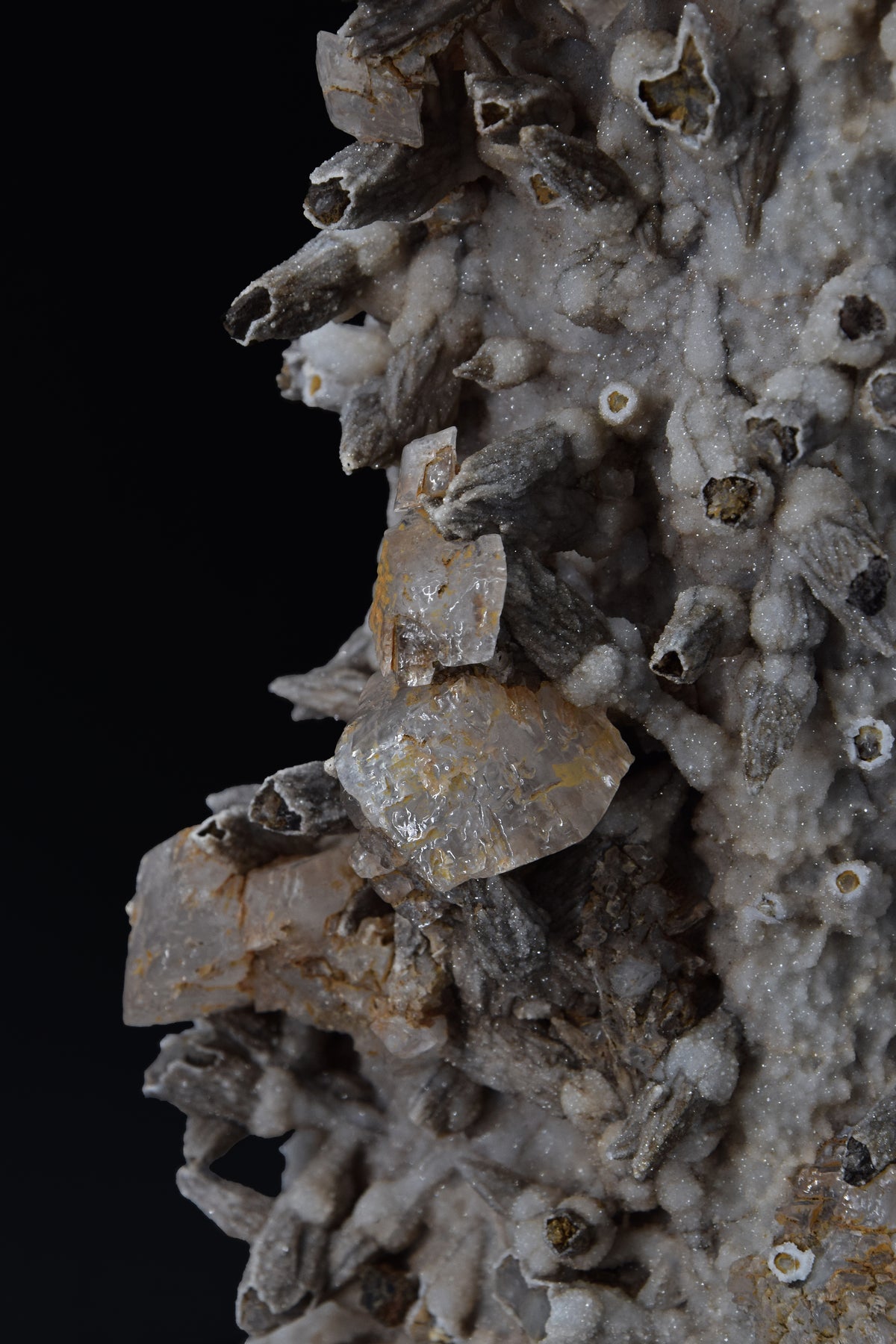 Calcite (UV) & Quartz sur pseudomorphes de calcite - Lesotho (Very Large Cabinet; 30 x 15.5 x 8.5 cm; 2724 g)