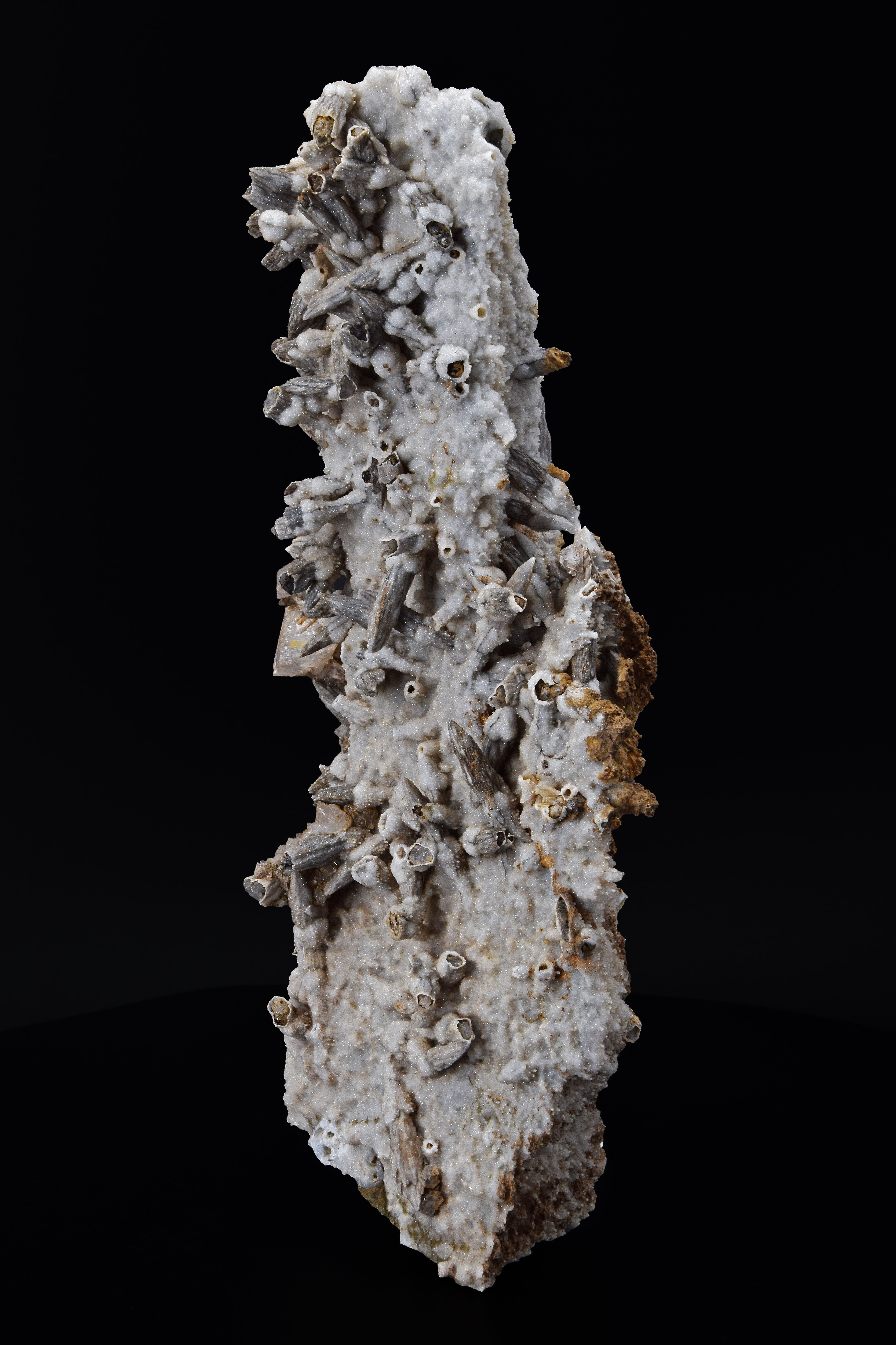 Calcite (UV) & Quartz sur pseudomorphes de calcite - Lesotho (Very Large Cabinet; 30 x 15.5 x 8.5 cm; 2724 g)