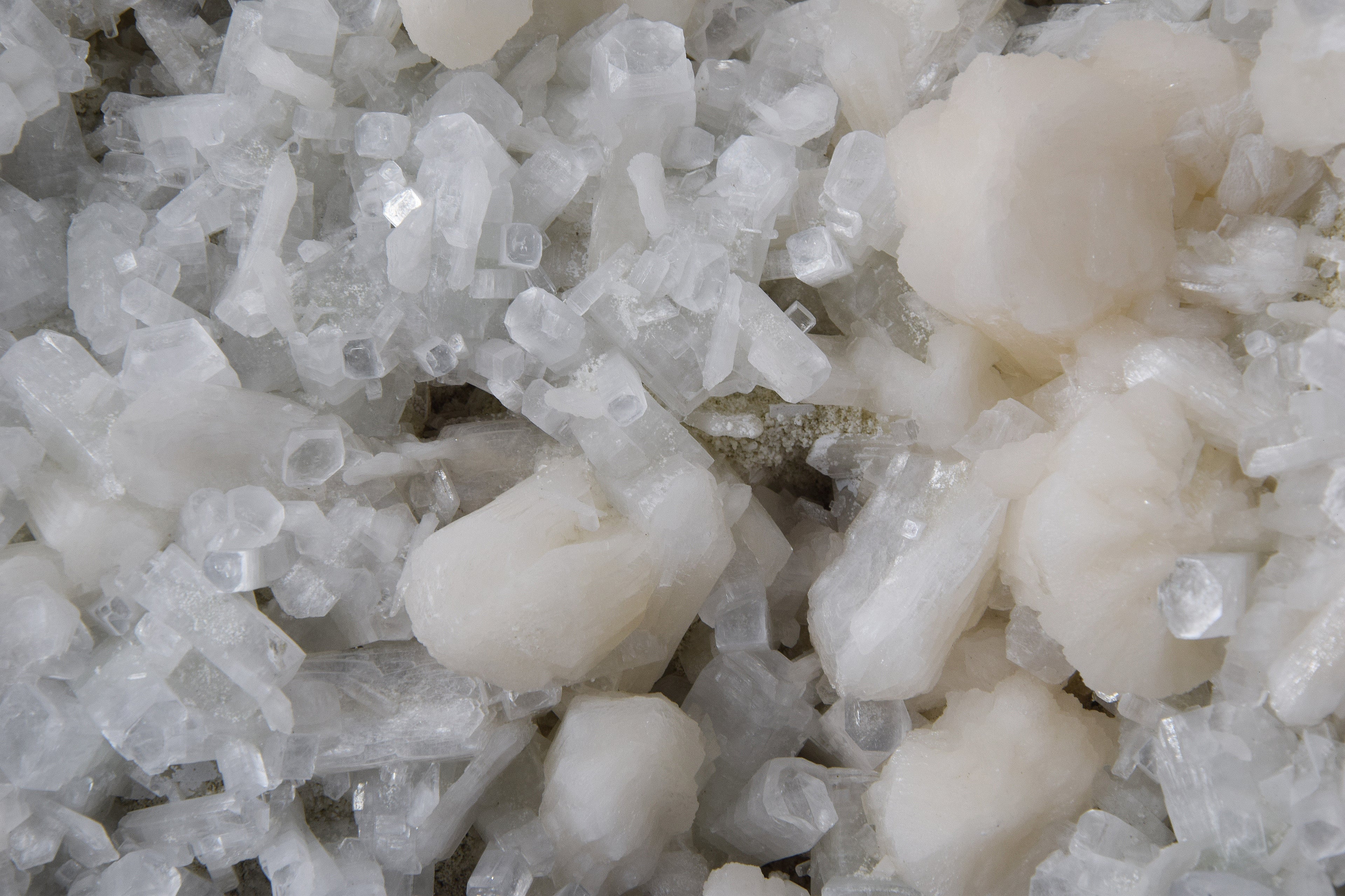Apophyllite & Stilbite - Inde (Very large cabinet; 34 x 21 x 8 cm; 8.3 kg)