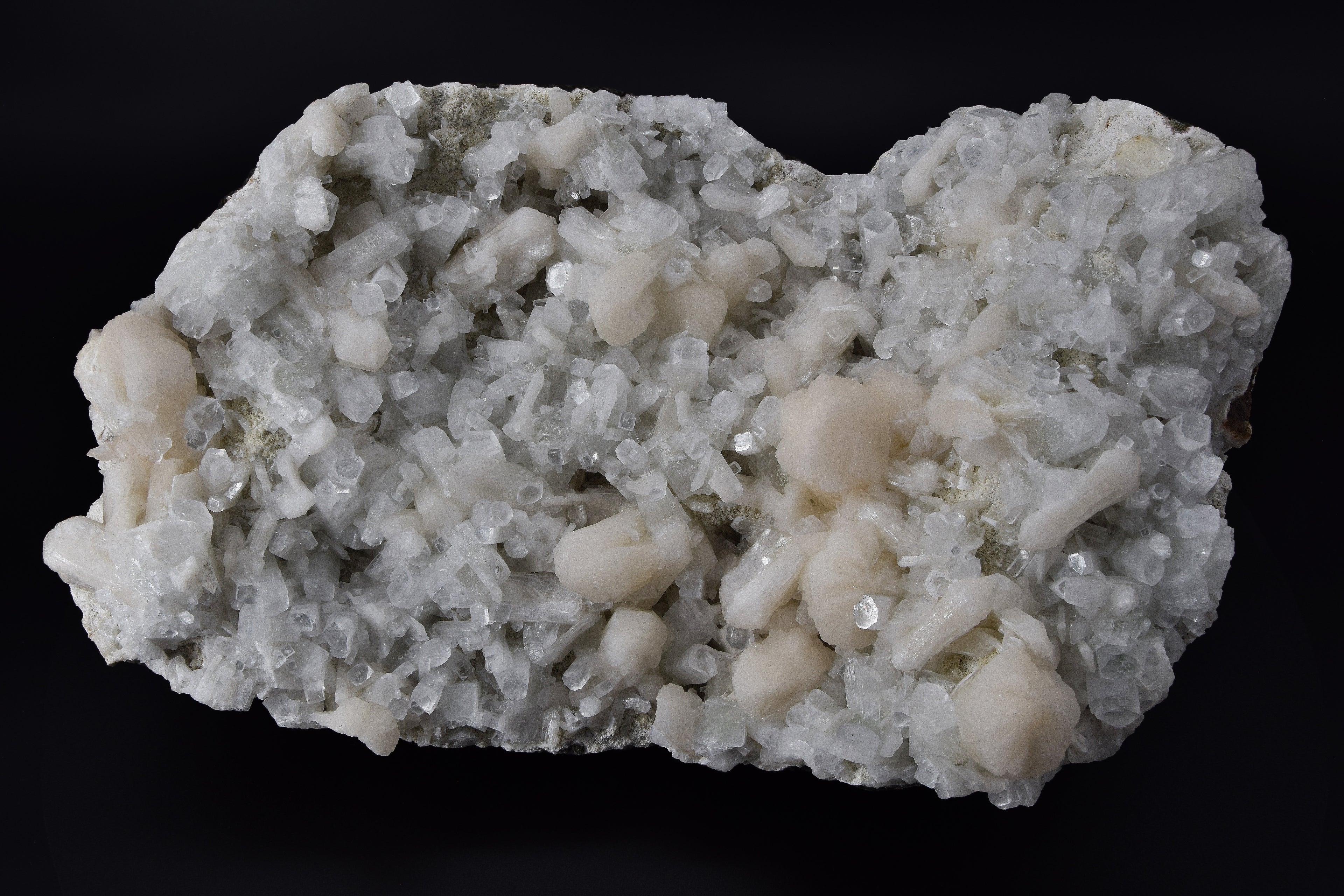 Apophyllite & Stilbite - Inde (Very large cabinet; 34 x 21 x 8 cm; 8.3 kg)