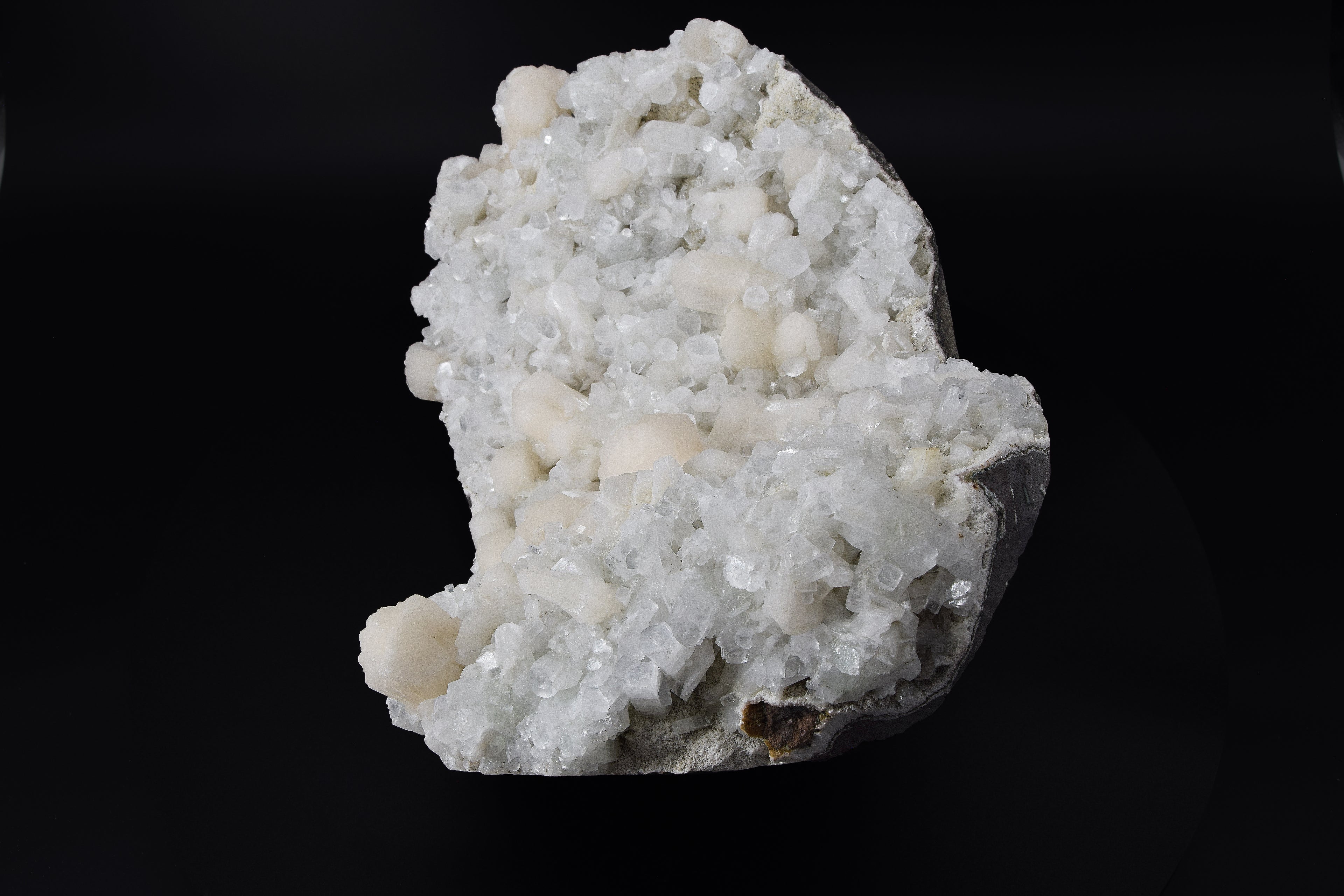 Apophyllite & Stilbite - Inde (Very large cabinet; 34 x 21 x 8 cm; 8.3 kg)