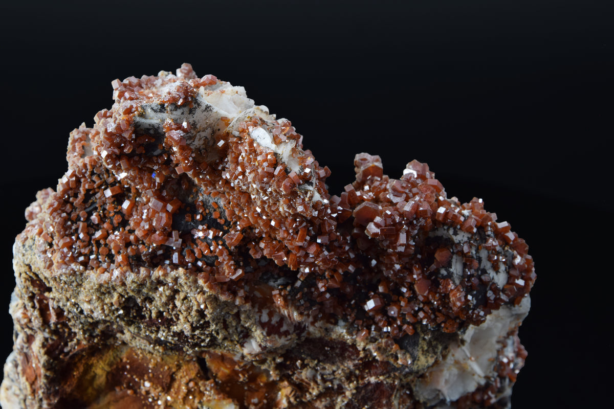 Vanadinite sur Baryte - Maroc (Large cabinet; 15 x 11 x 8 cm; 1744 g)