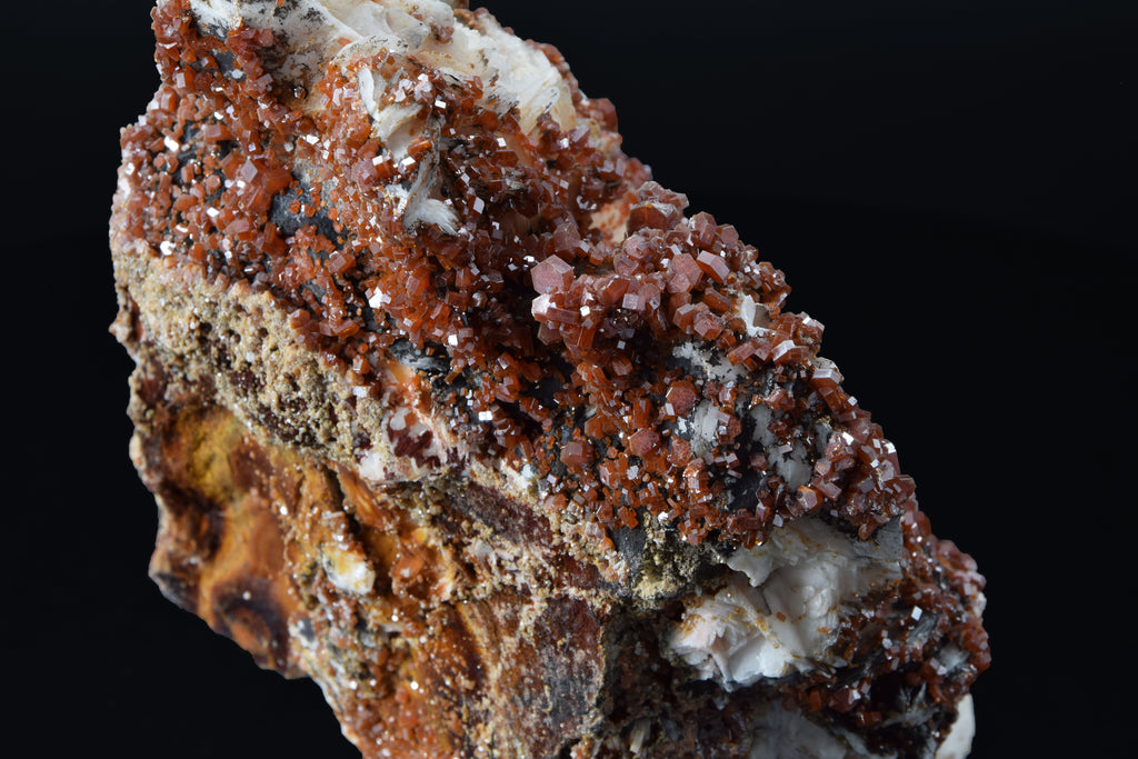 Vanadinite sur Baryte - Maroc (Large cabinet; 15 x 11 x 8 cm; 1744 g)