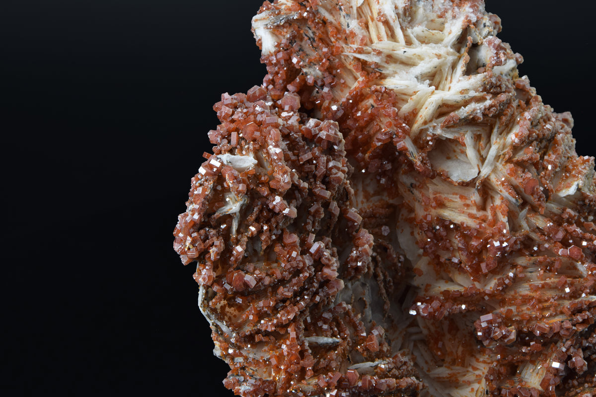 Vanadinite sur Baryte - Maroc (Large cabinet; 15 x 11 x 8 cm; 1744 g)