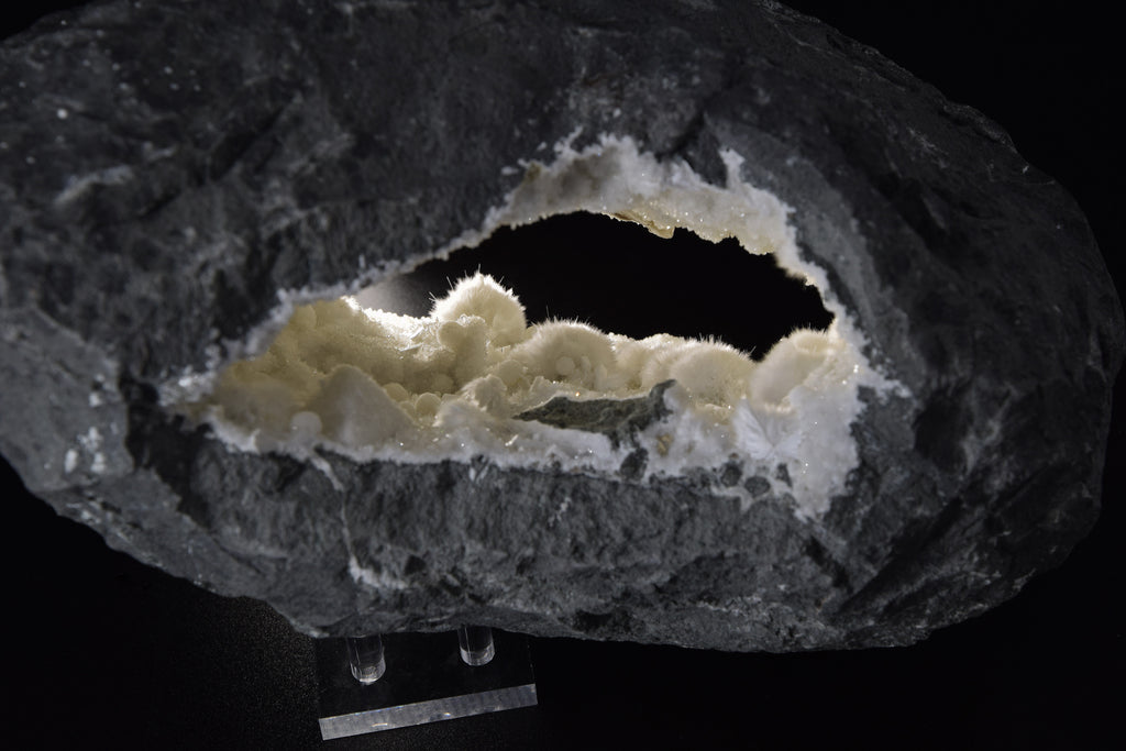 Okénite, gyrolite, laumontite, quartz, calcite - Inde (Very Large Cabinet; 28 x 18 x 16 cm; 7.2 kg)