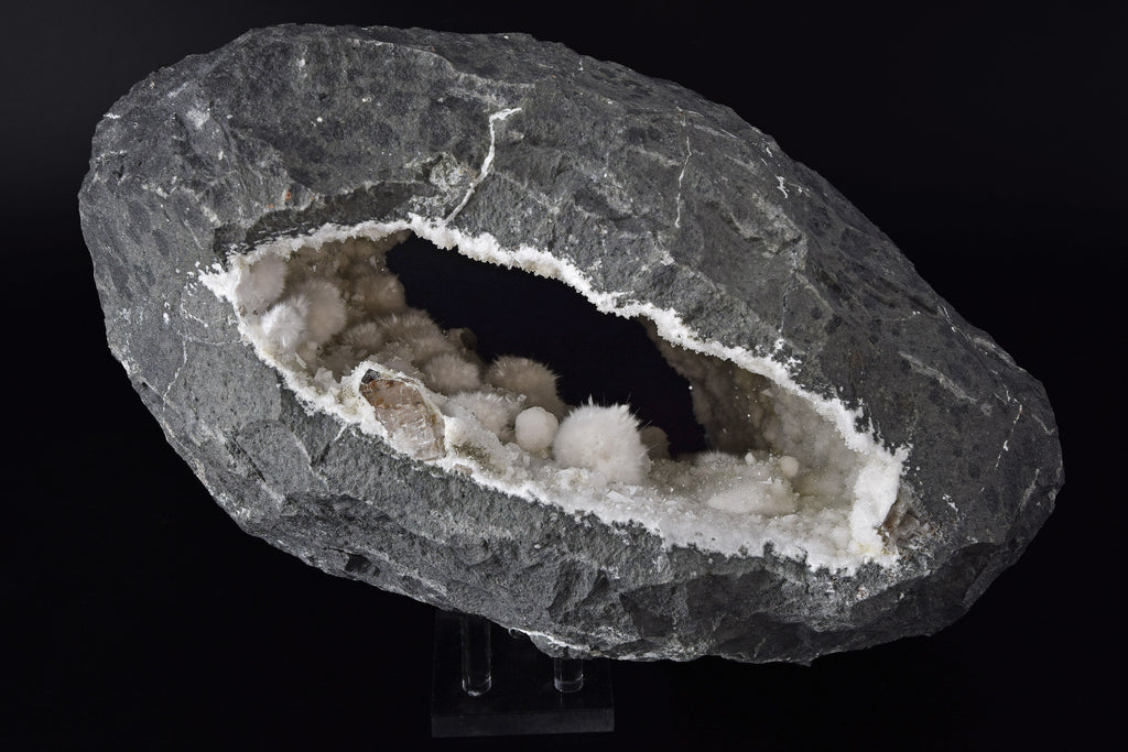 Okénite, gyrolite, laumontite, quartz, calcite - Inde (Very Large Cabinet; 28 x 18 x 16 cm; 7.2 kg)