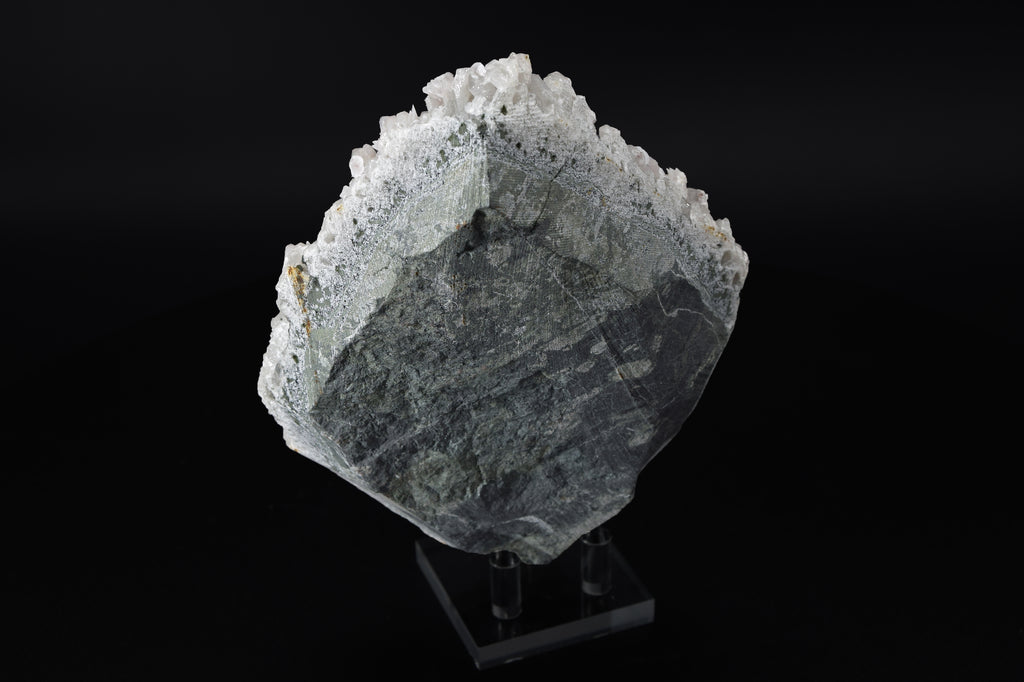 Calcite (UV) sur Quartz - Chine (Large Cabinet; 15 x 13 x 4 cm; 817 g)