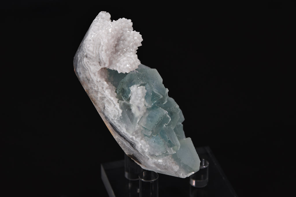 Fluorite sur Quartz - Chine (Small Cabinet; 8 x 5 x 3 cm; 154 g)