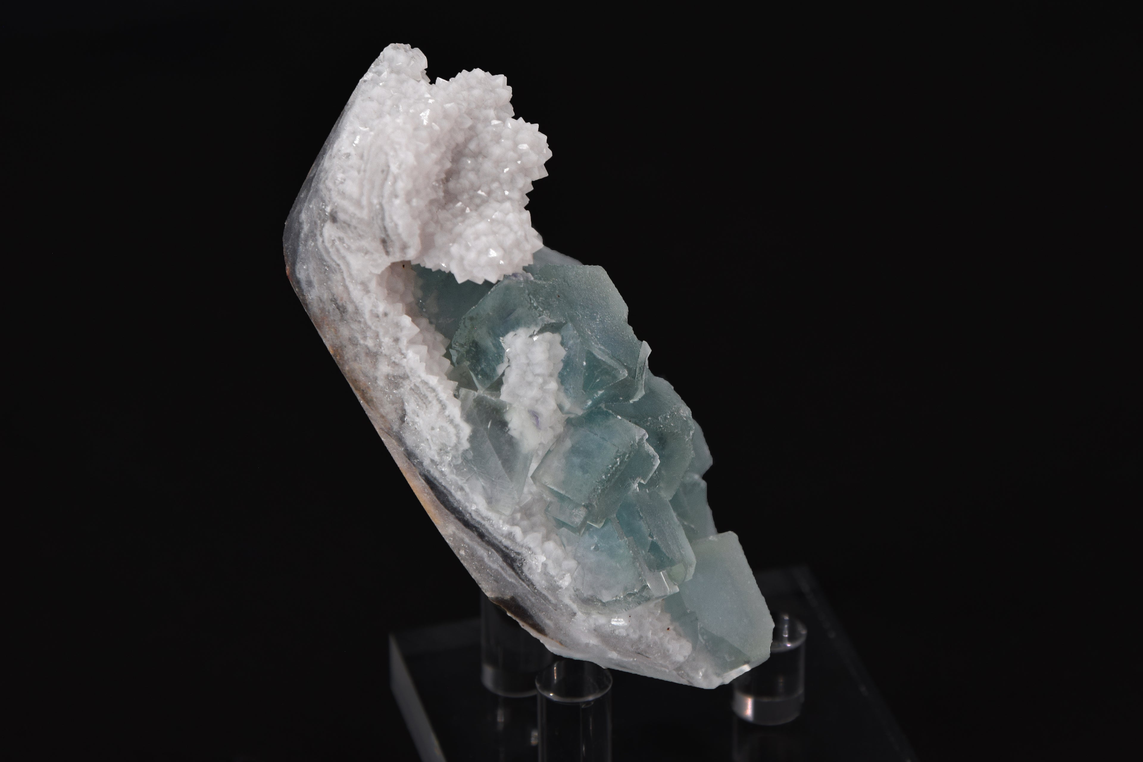 Fluorite sur Quartz - Chine (Small Cabinet; 8 x 5 x 3 cm; 154 g)