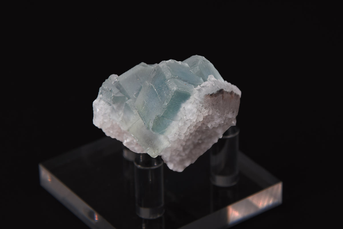 Fluorite sur Quartz - Chine (Small Cabinet; 6 x 4 x 3 cm; 56 g)