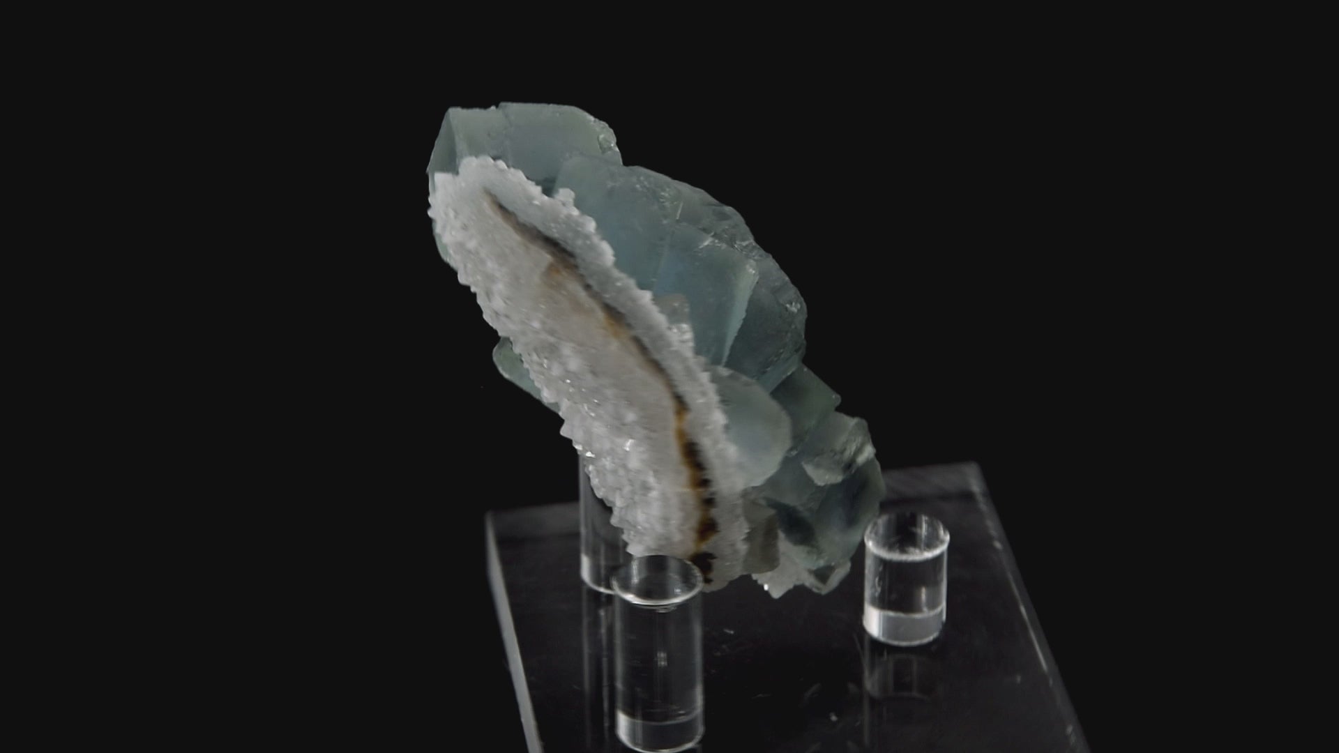 Fluorite sur Quartz - Chine (Small Cabinet; 6 x 4 x 3 cm; 56 g)