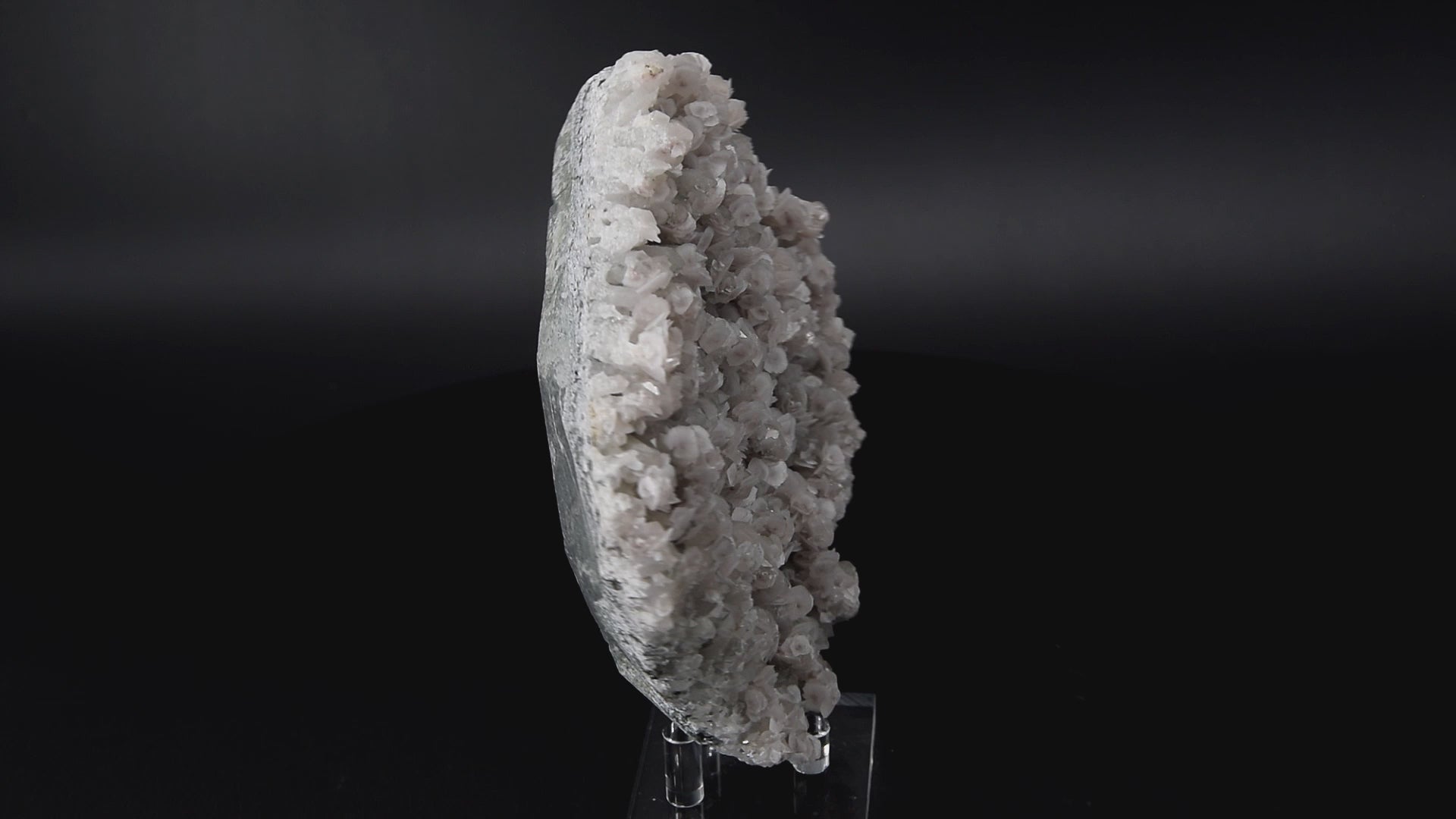 Calcite (UV) sur Quartz - Chine (Large Cabinet; 15 x 13 x 4 cm; 817 g)