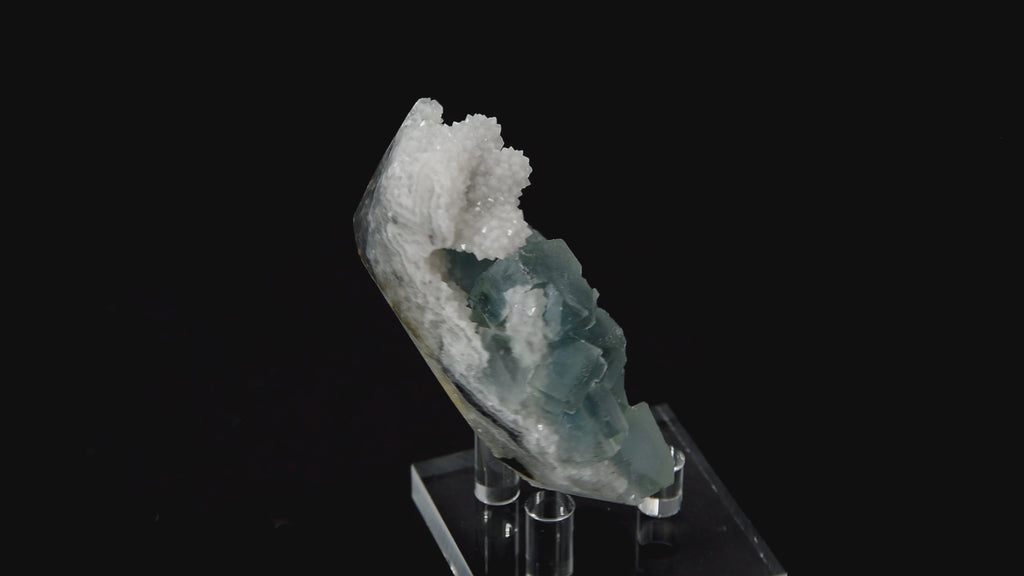 Fluorite sur Quartz - Chine (Small Cabinet; 8 x 5 x 3 cm; 154 g)