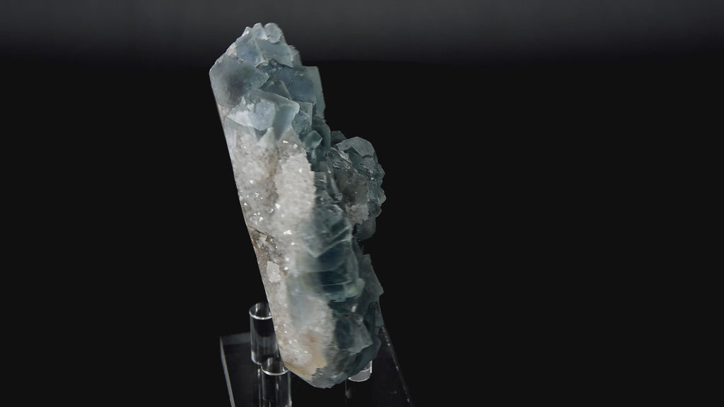 Fluorite sur Quartz - Chine (Cabinet; 10 x 8 x 4 cm; 362 g)
